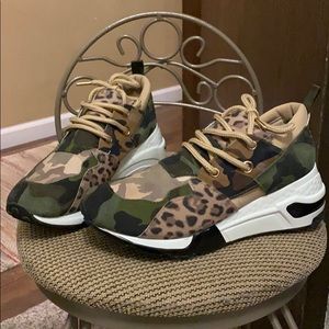 Sneakers multi colored leopard and army
